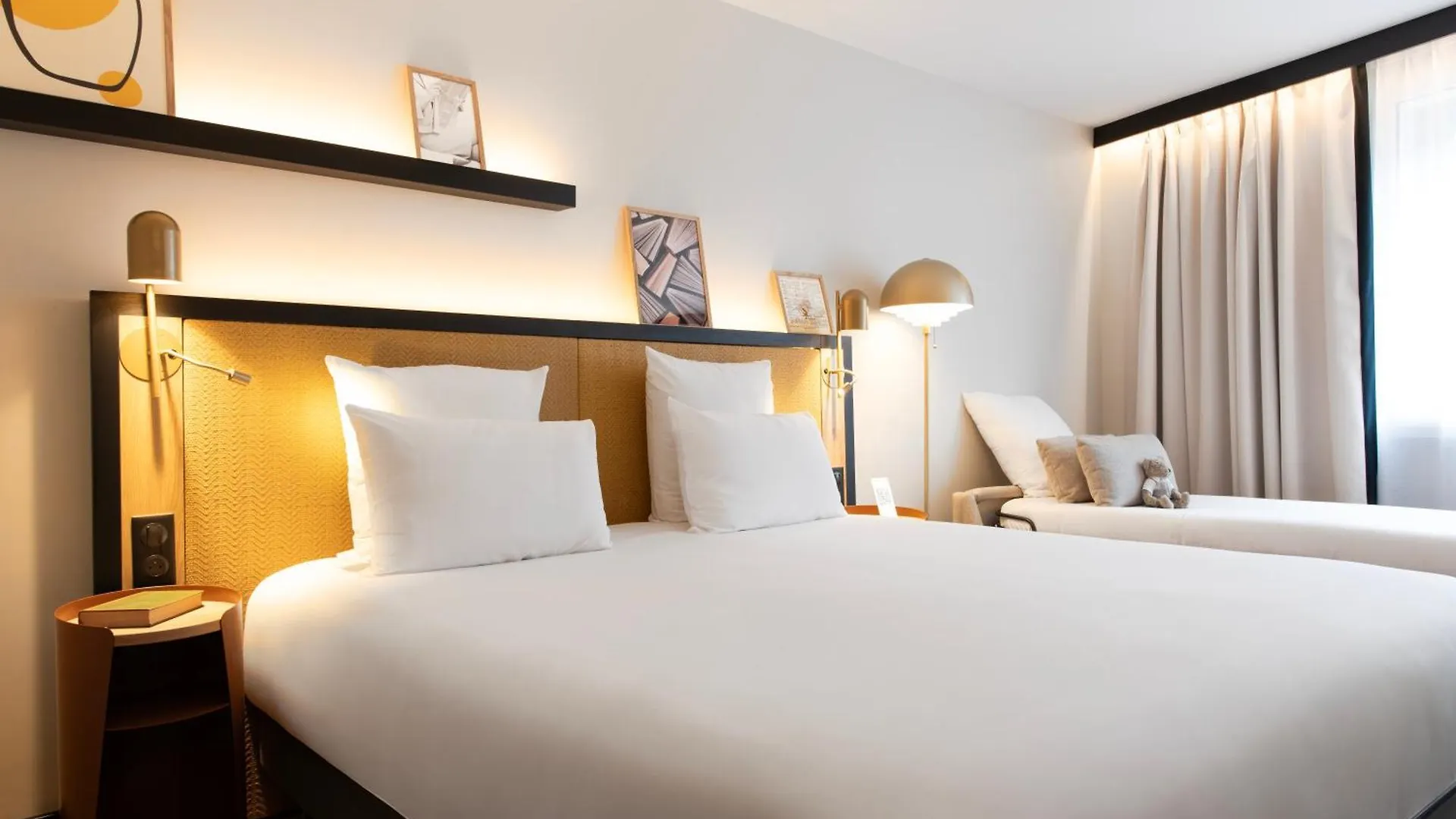 Hotel Mercure Paris Bercy Bibliotheque
