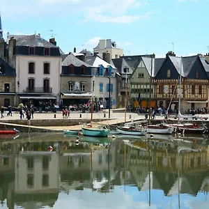  Apartment Tres Bel Avec Superbe Vue Sur Le Port De Saint Goustan France
