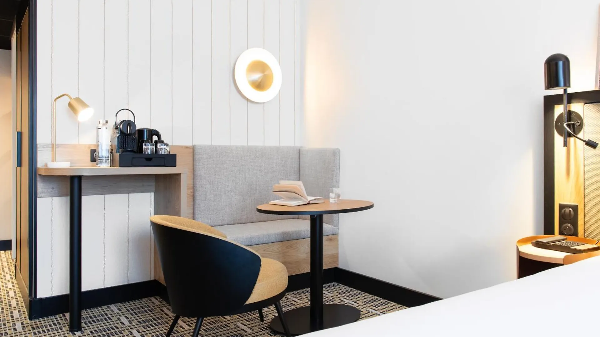 Hotel Mercure Paris Bercy Bibliotheque