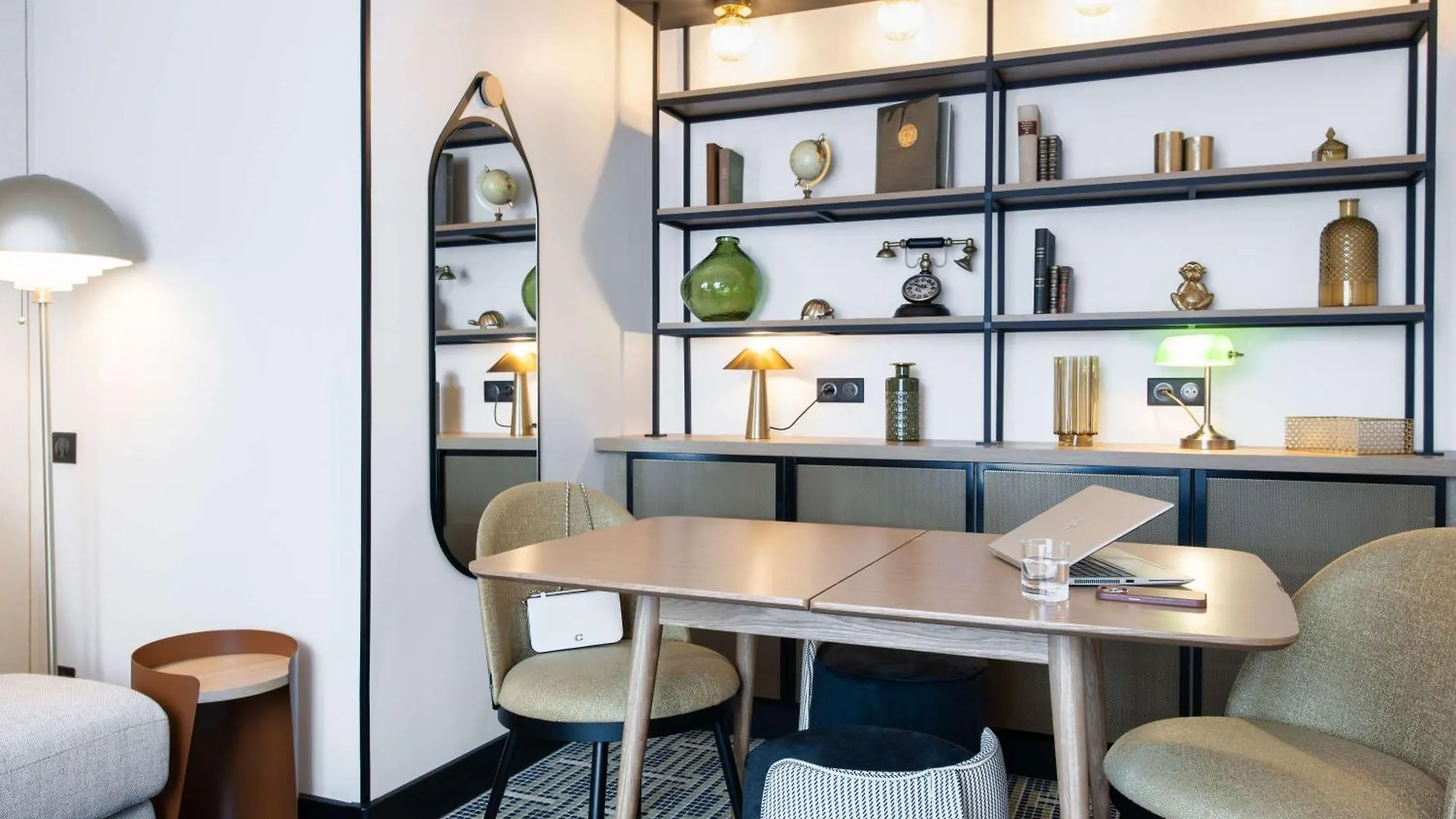 Hotel Mercure Paris Bercy Bibliotheque